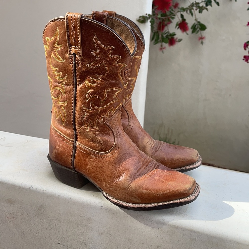 Ariat riding cowboy boots